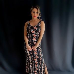 Summer floral maxi dress . Stretchy material!